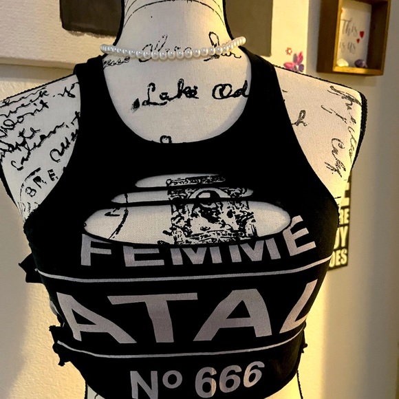 Femme fatale crop top super sexy size small 🔥🔥🔥🔥 - Picture 6 of 8